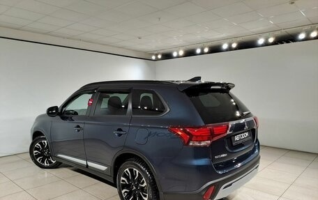 Mitsubishi Outlander III рестайлинг 3, 2021 год, 2 930 000 рублей, 7 фотография