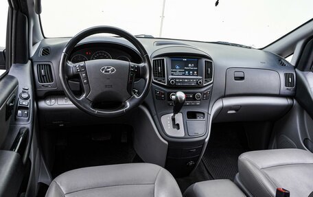 Hyundai Grand Starex Grand Starex I рестайлинг 2, 2018 год, 3 940 000 рублей, 6 фотография