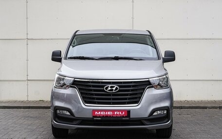 Hyundai Grand Starex Grand Starex I рестайлинг 2, 2018 год, 3 940 000 рублей, 3 фотография