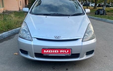 Toyota Wish II, 2003 год, 660 000 рублей, 2 фотография