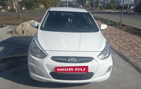 Hyundai Solaris II рестайлинг, 2013 год, 1 100 000 рублей, 7 фотография