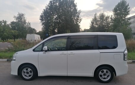 Toyota Voxy II, 2012 год, 1 450 000 рублей, 4 фотография