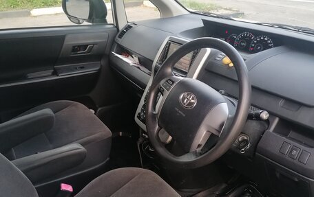 Toyota Voxy II, 2012 год, 1 450 000 рублей, 9 фотография