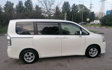 Toyota Voxy II, 2012 год, 1 450 000 рублей, 7 фотография