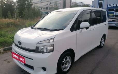 Toyota Voxy II, 2012 год, 1 450 000 рублей, 3 фотография