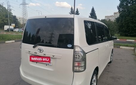 Toyota Voxy II, 2012 год, 1 450 000 рублей, 5 фотография