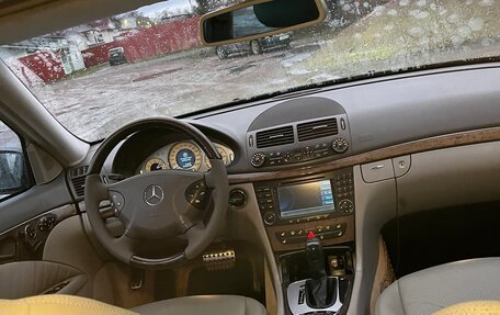 Mercedes-Benz E-Класс, 2005 год, 1 300 000 рублей, 4 фотография