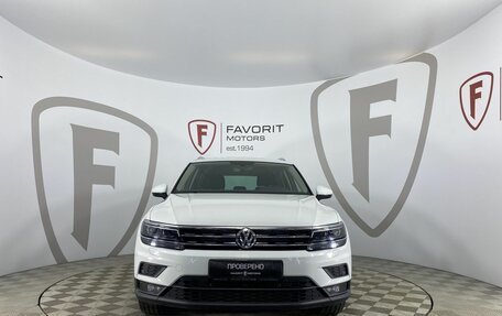 Volkswagen Tiguan II, 2017 год, 2 250 000 рублей, 2 фотография