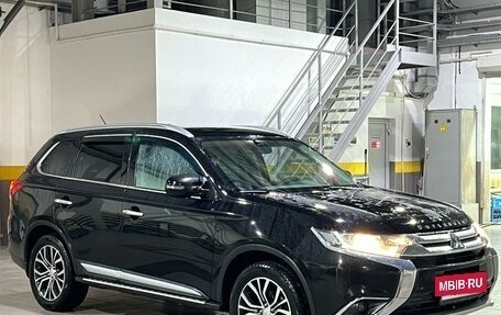 Mitsubishi Outlander III рестайлинг 3, 2016 год, 2 399 000 рублей, 3 фотография