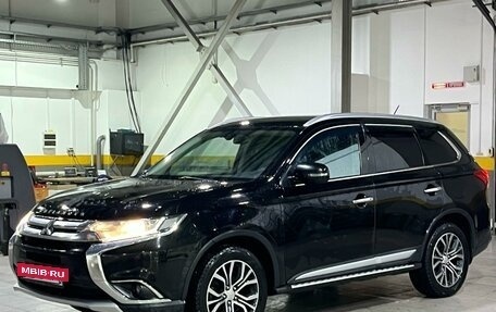 Mitsubishi Outlander III рестайлинг 3, 2016 год, 2 399 000 рублей, 4 фотография