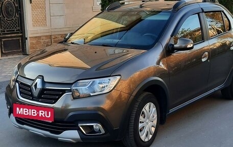 Renault Logan II, 2018 год, 900 000 рублей, 10 фотография