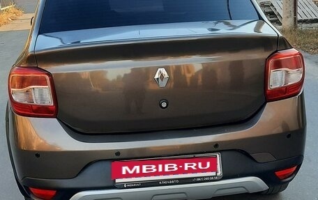 Renault Logan II, 2018 год, 900 000 рублей, 4 фотография