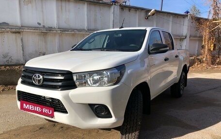 Toyota Hilux VIII, 2017 год, 2 720 000 рублей, 2 фотография