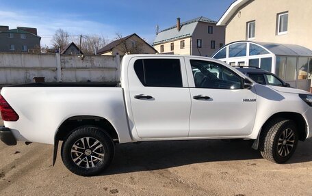 Toyota Hilux VIII, 2017 год, 2 720 000 рублей, 16 фотография