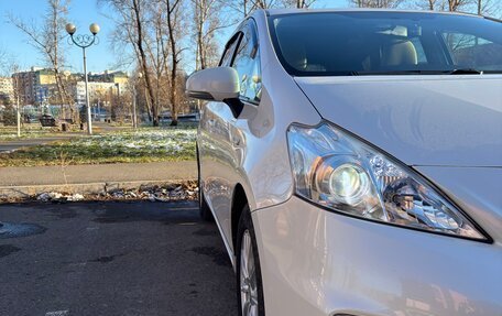 Toyota Prius Alpha I (ZVW40/41), 2013 год, 1 650 000 рублей, 14 фотография