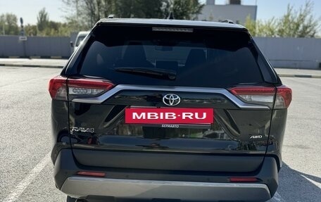 Toyota RAV4, 2022 год, 3 900 000 рублей, 5 фотография