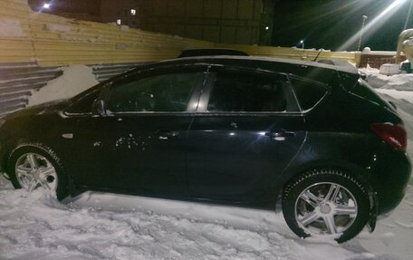 Opel Astra J, 2011 год, 800 000 рублей, 2 фотография