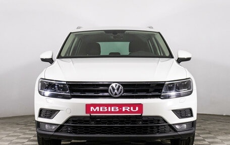 Volkswagen Tiguan II, 2018 год, 2 399 000 рублей, 2 фотография