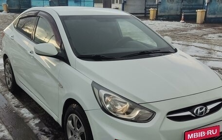 Hyundai Solaris II рестайлинг, 2011 год, 730 000 рублей, 1 фотография