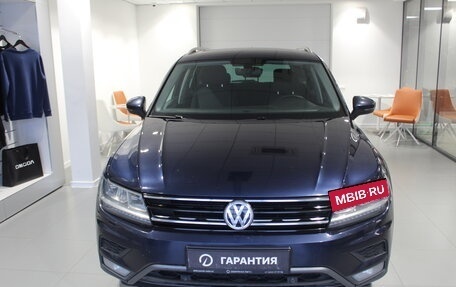 Volkswagen Tiguan II, 2017 год, 2 400 000 рублей, 2 фотография