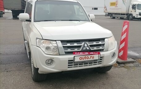 Mitsubishi Pajero IV, 2013 год, 1 950 000 рублей, 2 фотография