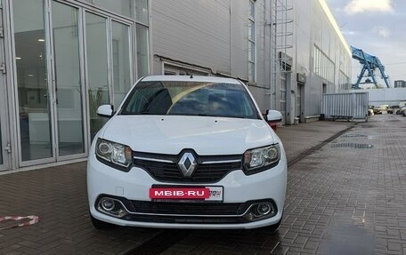 Renault Logan II, 2018 год, 800 000 рублей, 2 фотография