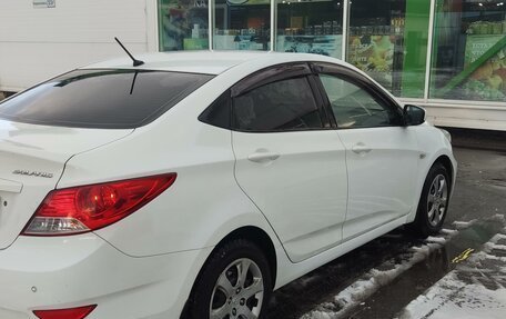 Hyundai Solaris II рестайлинг, 2011 год, 730 000 рублей, 2 фотография