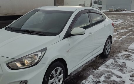 Hyundai Solaris II рестайлинг, 2011 год, 730 000 рублей, 4 фотография