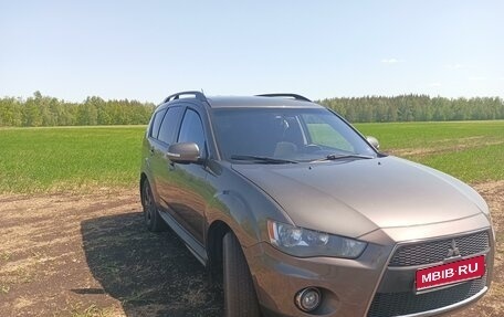 Mitsubishi Outlander III рестайлинг 3, 2011 год, 950 000 рублей, 1 фотография