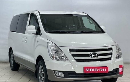 Hyundai Grand Starex Grand Starex I рестайлинг 2, 2015 год, 3 099 000 рублей, 2 фотография