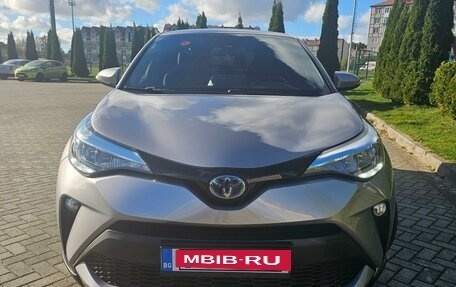 Toyota C-HR I рестайлинг, 2021 год, 2 950 000 рублей, 2 фотография