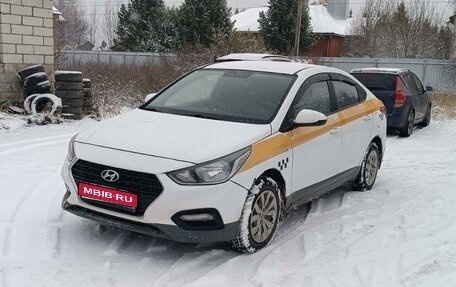 Hyundai Solaris II рестайлинг, 2017 год, 900 000 рублей, 1 фотография