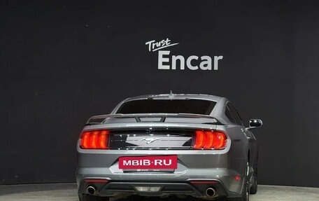 Ford Mustang VI рестайлинг, 2021 год, 2 700 000 рублей, 4 фотография