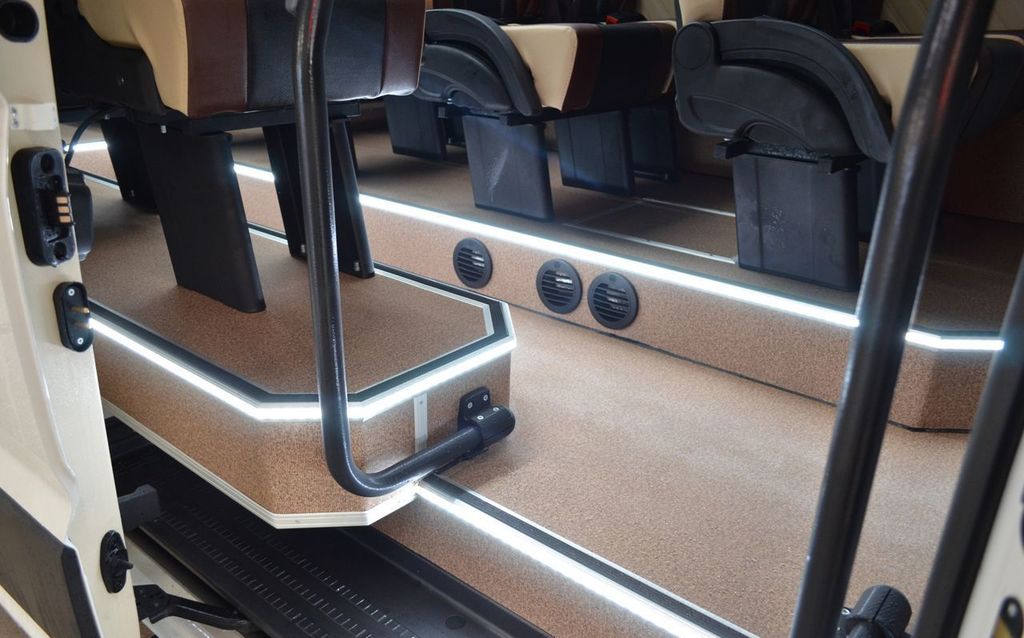 Volkswagen Crafter, 2023 год, 15 600 000 рублей, 7 фотография