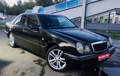 Mercedes-Benz E-Класс, 1998 год, 580 000 рублей, 1 фотография