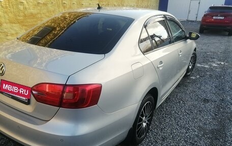 Volkswagen Jetta VI, 2011 год, 1 500 000 рублей, 12 фотография