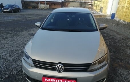 Volkswagen Jetta VI, 2011 год, 1 500 000 рублей, 2 фотография