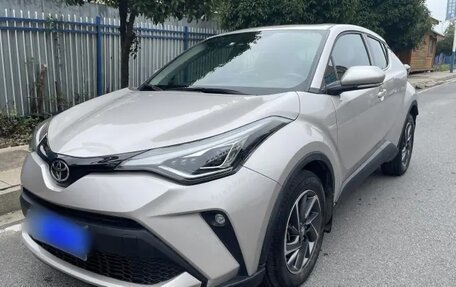 Toyota C-HR I рестайлинг, 2021 год, 2 330 000 рублей, 9 фотография