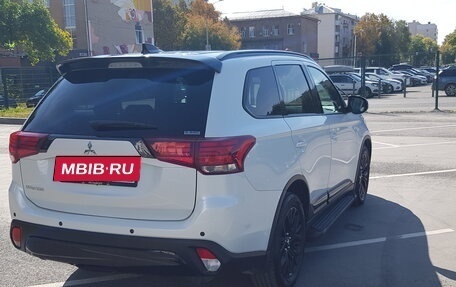 Mitsubishi Outlander III рестайлинг 3, 2022 год, 4 000 000 рублей, 18 фотография