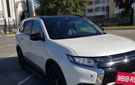 Mitsubishi Outlander III рестайлинг 3, 2022 год, 4 000 000 рублей, 33 фотография