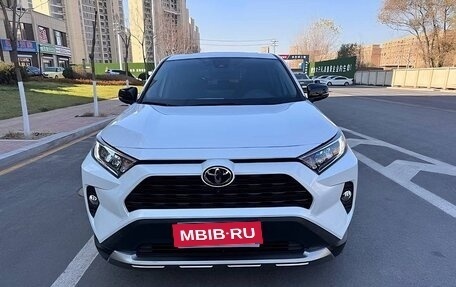 Toyota RAV4, 2022 год, 3 248 000 рублей, 2 фотография