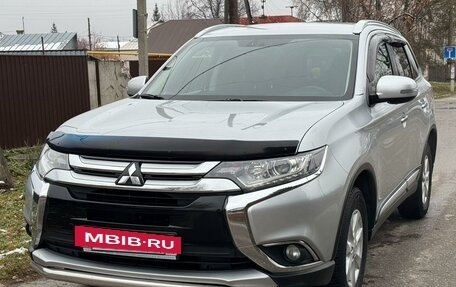 Mitsubishi Outlander III рестайлинг 3, 2017 год, 2 490 000 рублей, 5 фотография