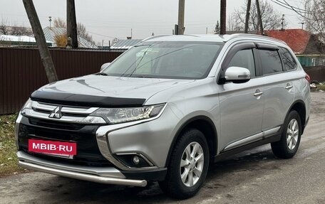 Mitsubishi Outlander III рестайлинг 3, 2017 год, 2 490 000 рублей, 4 фотография