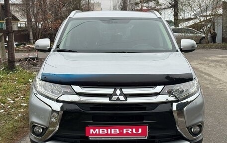 Mitsubishi Outlander III рестайлинг 3, 2017 год, 2 490 000 рублей, 3 фотография