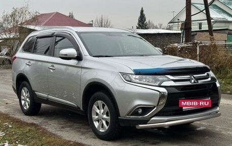 Mitsubishi Outlander III рестайлинг 3, 2017 год, 2 490 000 рублей, 2 фотография