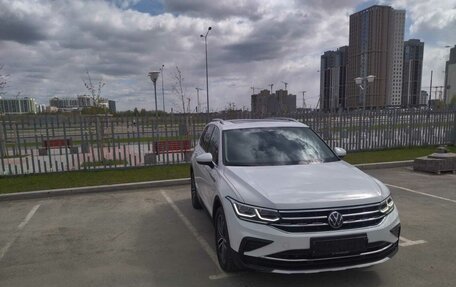 Volkswagen Tiguan II, 2022 год, 5 075 000 рублей, 3 фотография