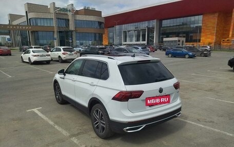 Volkswagen Tiguan II, 2022 год, 5 075 000 рублей, 2 фотография