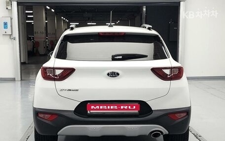 KIA Stonic, 2018 год, 1 550 000 рублей, 2 фотография