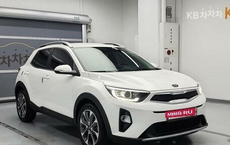 KIA Stonic, 2018 год, 1 550 000 рублей, 4 фотография