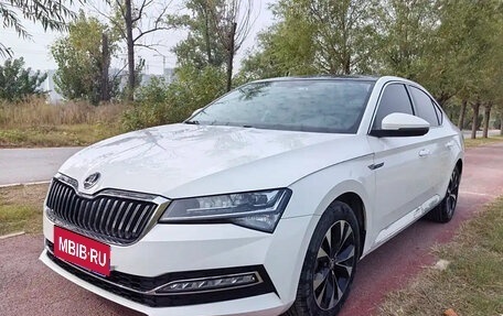 Skoda Superb III рестайлинг, 2021 год, 1 720 000 рублей, 1 фотография